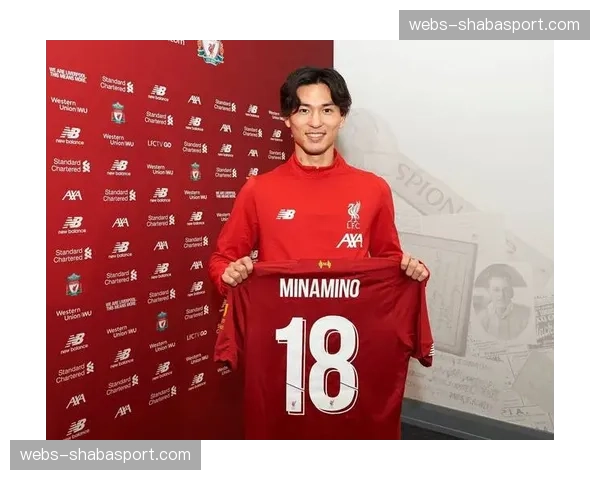 南野拓实伤愈后现身摩纳哥主场看台，球迷齐声高呼“等你”表达支持